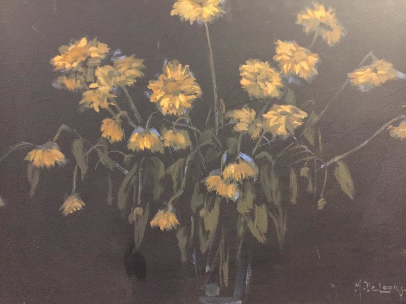 Vase with yellow flowers 